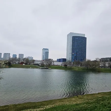 Koloseo 2 Bedrooms - Free Garage Parking, View, 3rd Floor Pressburg