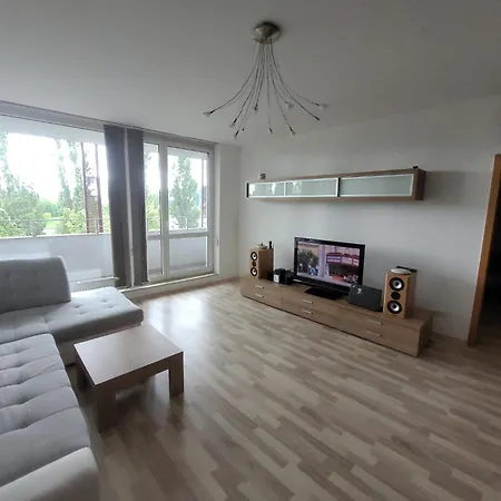 Koloseo 2 Bedrooms - Free Garage Parking, View, 3rd Floor Apartment Pressburg