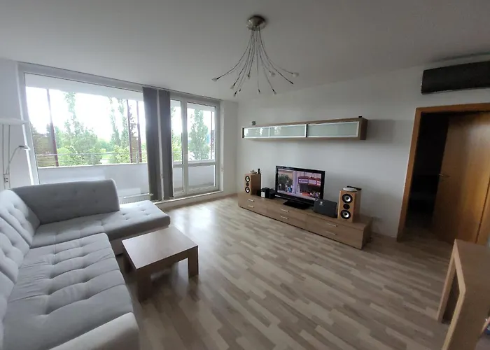 Koloseo 2 Bedrooms - Free Garage Parking, View, 3rd Floor Appartement Bratislava
