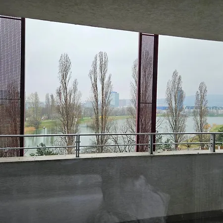 Апартаменти Koloseo 2 Bedrooms - Free Garage Parking, View, 3rd Floor Братислава