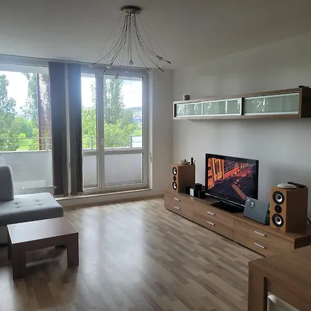 Koloseo 2 Bedrooms - Free Garage Parking, View, 3rd Floor Μπρατισλάβα