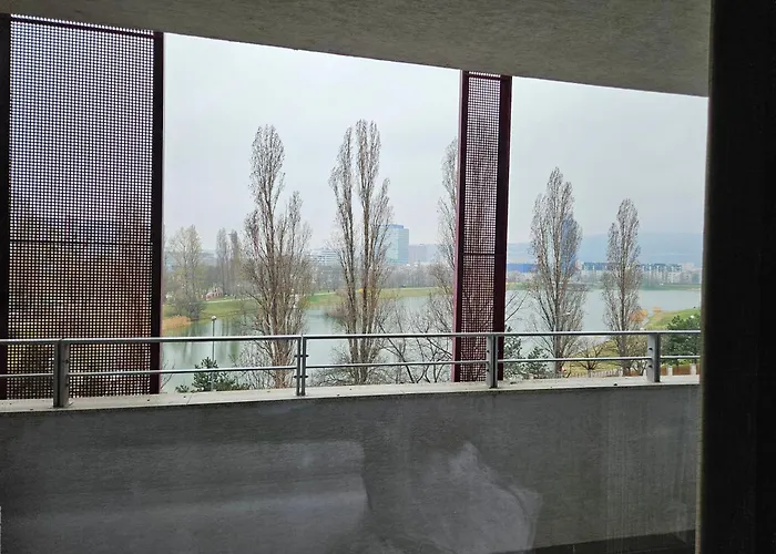 Διαμέρισμα Koloseo 2 Bedrooms - Free Garage Parking, View, 3rd Floor Μπρατισλάβα