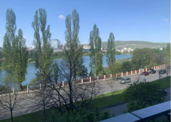 Appartement Koloseo 2 Bedrooms - Free Garage Parking, View, 3rd Floor Bratislava